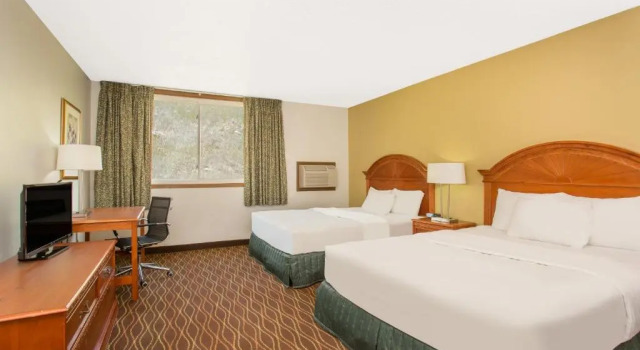Четырёхместный номер Standard Days Inn by Wyndham Silverthorne