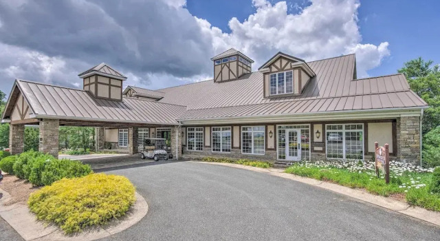 Golf, Hike & Explore: Blue Ridge Mtn Haven w/ Deck, Buchen Sie Ferienhaus Roaring Gap North Carolina