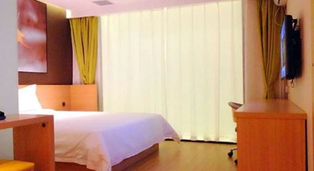 IU Hotel Zhengzhou Lvcheng Square Subway Station Branch