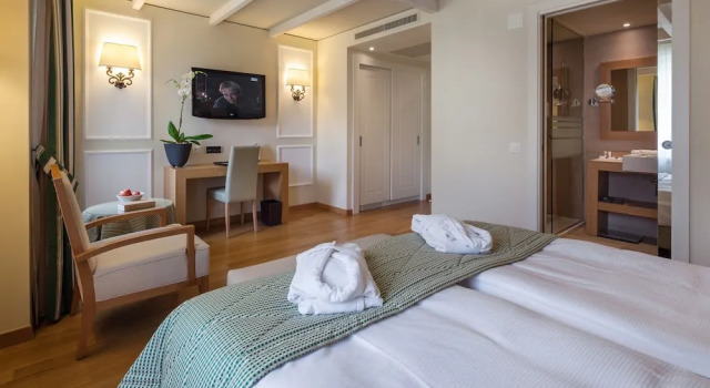 Номер Comfort с балконом и с видом на озеро Kurhaus Cademario Hotel & SPA
