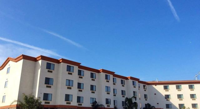 Courtyard by Marriott Chino Hills, Забронировать Отель Отели Чино с бассейном, Бассейн