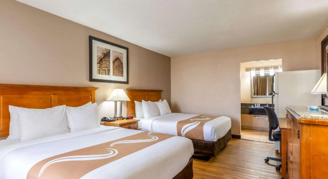 Четырёхместный номер Standard Quality Inn Pasadena - Houston East