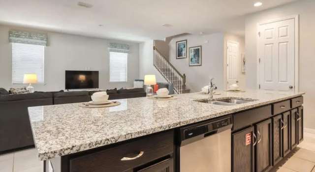 Коттедж Jodie's Luxury Solara Home 6 Bedroom Home by Redawning