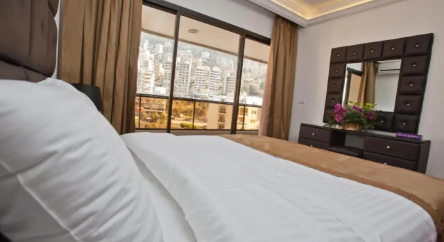 Люкс Queens Land Hotel