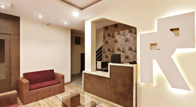 OYO 26650 R Square, Rezerwuj Hotel Surūrnagar 