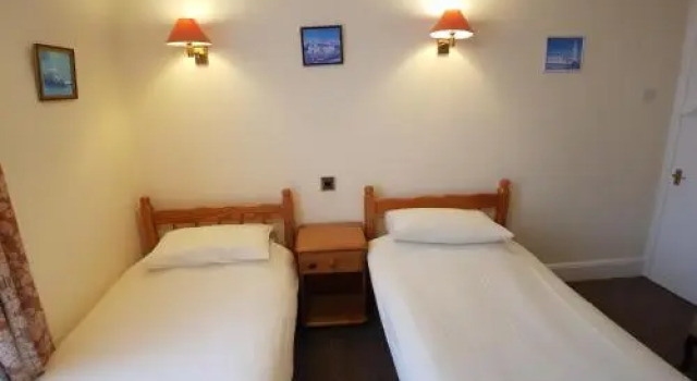 Everley Guest House, Boek Pension Hotels in Hampshire met parkeren, Parkeren