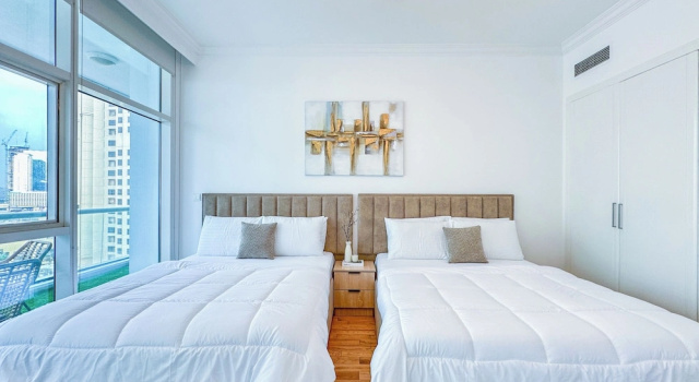Opulent Flat with Beach & Canal View