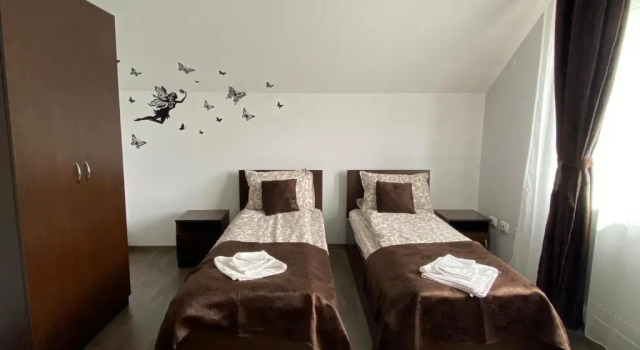 Casa Neluta, Rezervovat Hotel Hotely v Hunedoara s parkováním, Parkování