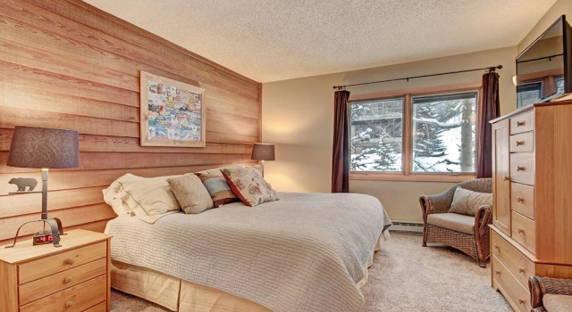 Beautiful Dog Friendly Ski Chalet A Minute to SuperBee Lift - AN203 by RedAwning