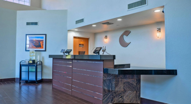 Comfort Inn & Suites Sierra Vista near Ft Huachuca, Забронировать Отель Отели Сьерра-Виста с парковкой, Парковка