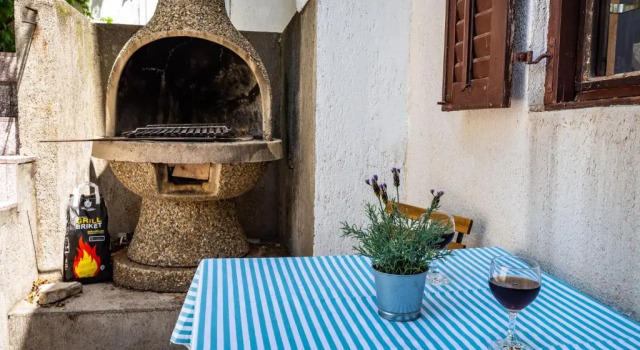 Vacation house Anna, Book Hotel Hotels in Karlobag with a Pool, Swimming Pool