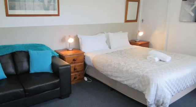 Alpine Riverside Cottages, Book Hotel Porepunkah Victorian High Country