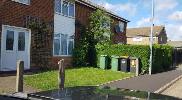 Eddiwick House - Huku Kwetu Dunstable -Spacious 3 Bedroom House- Sleeps 6 - Suitable & Affordable Group Accommodation - Business Travellers