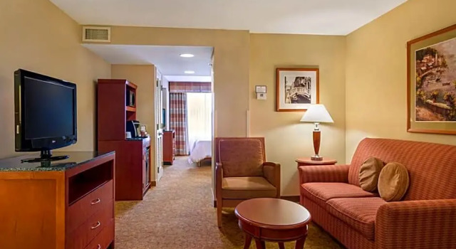 Полулюкс Hilton Garden Inn Cleveland East / Mayfield Village