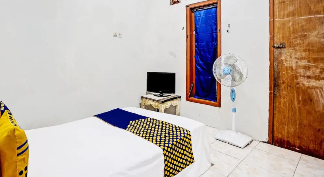 Hotel O Tarlo Guest House 4, Book Pension Gæstehuse i Sambikerep, Pension
