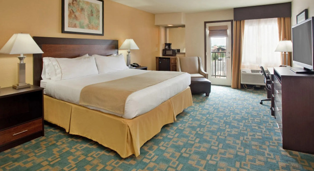 Номер Standard Holiday Inn Express Hotel & Suites Branson 76 Central by IHG