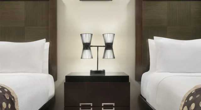 Четырёхместный номер Standard с видом на внутренний двор Best Western Premier Crown Chase Inn & Suites