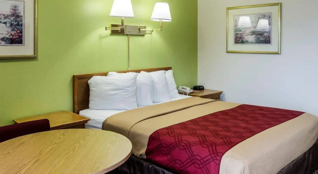 Двухместный номер Standard Econo Lodge Lawrence near University