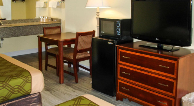 Четырёхместный номер Standard Econo Lodge Texarkana I-30