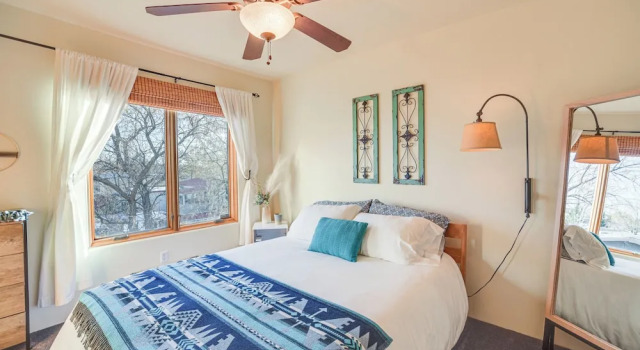 Апартаменты Bright Santa Fe Condo ~ Half-mi to Meow Wolf!