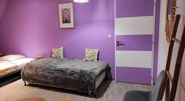 Agréable et spacieuse chambre familiale, Book Hotel Hoteller i Rhône-Alps med pool, Swimmingpool