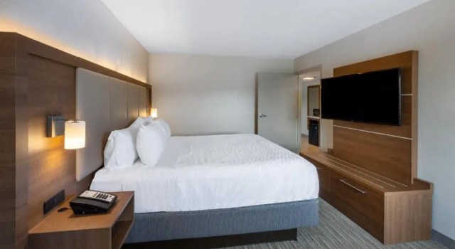 Люкс Holiday Inn Express State College at Williamsburg Square by IHG