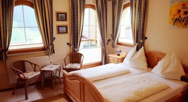 Appartementhaus Olympia Schlössl, Rezerwuj Hotel Hotele w Tyrol z parkingiem, Parking