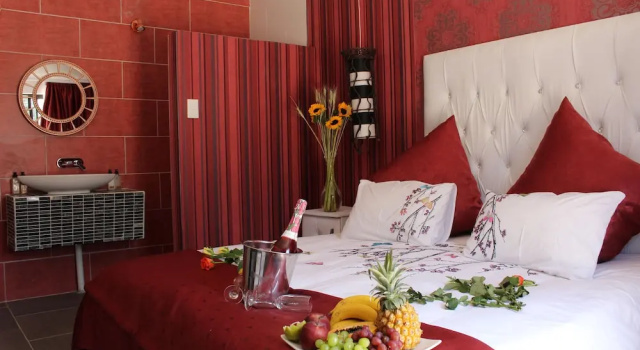 Двухместный номер Standard c 1 комнатой Africa Paradise Airport Boutique Hotel