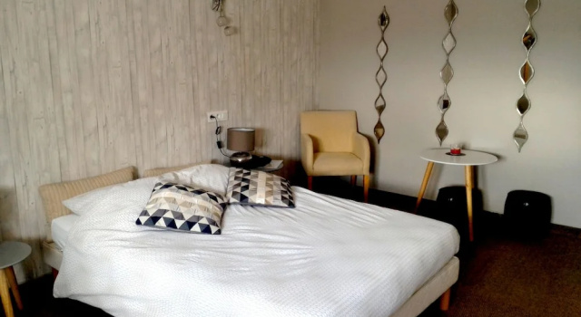 Номер Comfort Logis Hôtel & Restaurant Arcombelle