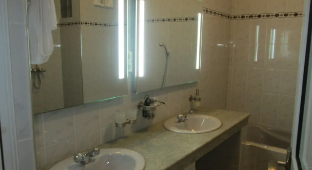 Семейный номер Standard с балконом Raja Beach Hotel