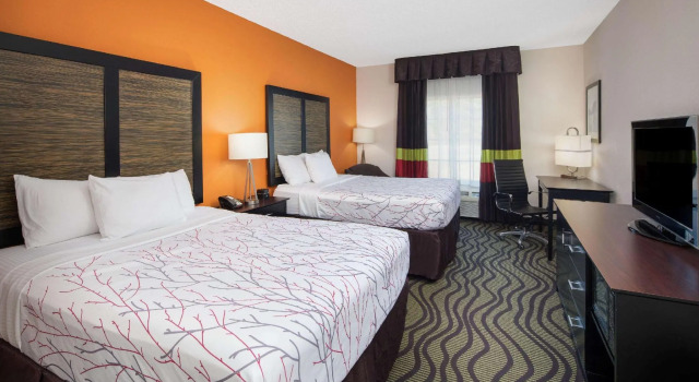 Четырёхместный номер Standard La Quinta Inn by Wyndham Calhoun South I-75