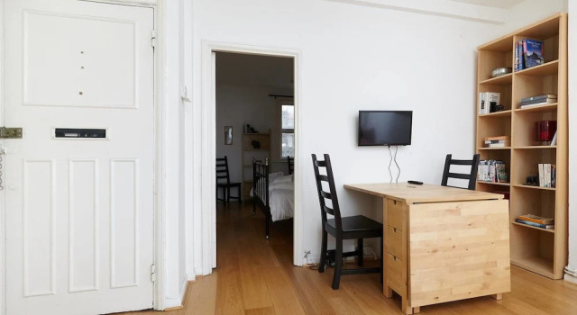 East London 1 Bedroom Flat With Terrace