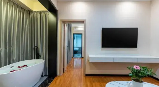 Двухместный люкс с видом на реку Floral Hotel · Xiangyi Hotel