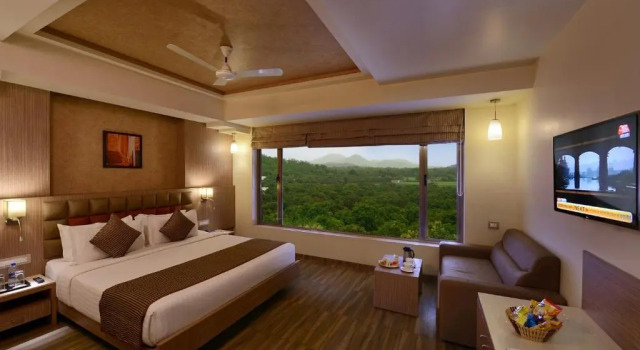 Номер Deluxe Sarovar Portico Gir