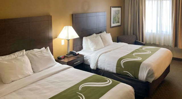 Четырёхместный номер Standard Quality Inn Ontario