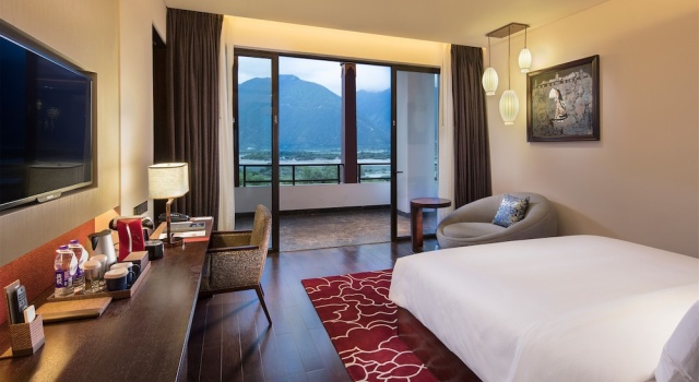 Двухместный номер Standard с балконом Hilton Linzhi Resort