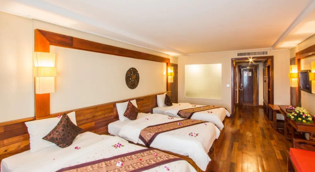 Трёхместный номер Premium Royal Empire Hotel