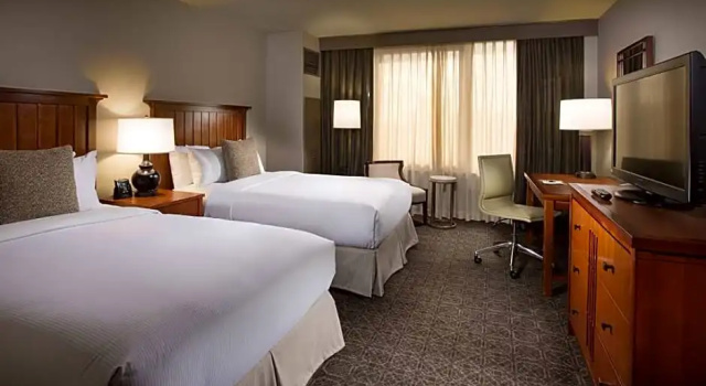 Четырёхместный номер Refrigerator DoubleTree by Hilton Chicago - Oak Brook