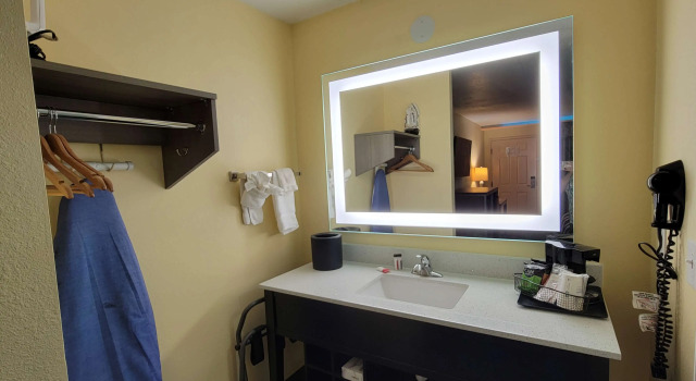 Двухместный люкс SureStay Plus Hotel by Best Western Odessa