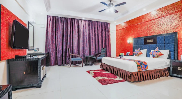Номер Premium FabHotel Royal Mirage