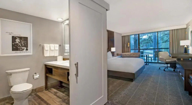Номер Standard с балконом Hilton Peachtree City Atlanta Hotel & Conference Center
