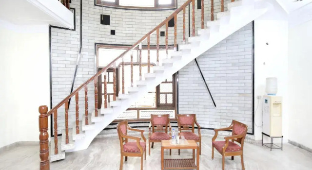 The Corner House By OYO Rooms, Book Hotel Hoteller i Punjab med parkering, Parkering