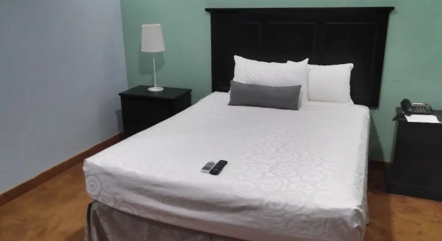 Полулюкс The City Inn Hotel & Casino