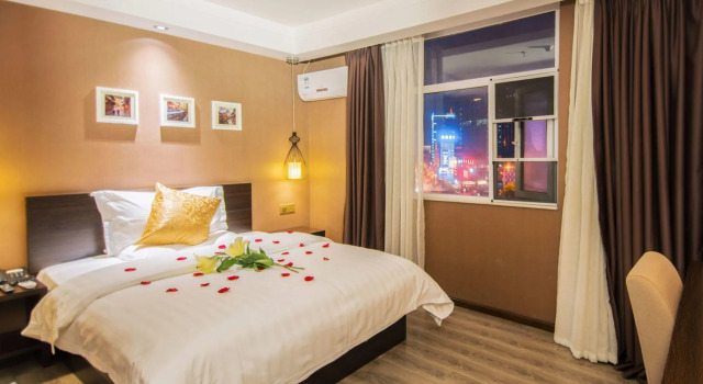 Badi Hotel Int'l Exhibition Center, Rezerwuj Hotel Hotele w Kunming z parkingiem, Parking