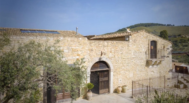 Masseria Fortificata Lo Zafferaneto