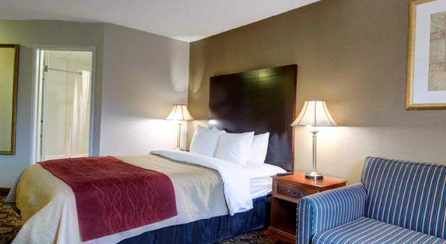 Comfort Inn Hadley - Amherst, Book Hotel Hoteller i Amherst med pool, Swimmingpool