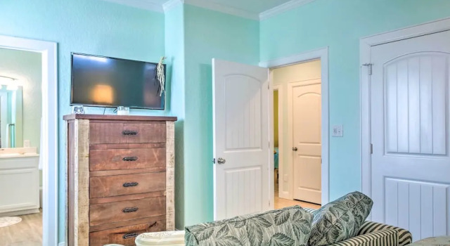 Furnished Deck + Ocean Views: Surfside Beach Home, Varaa Lomakoti Mökit kohteessa Houston, Mökki