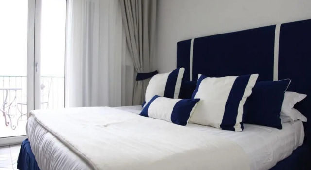 Полулюкс Hotel Bristol