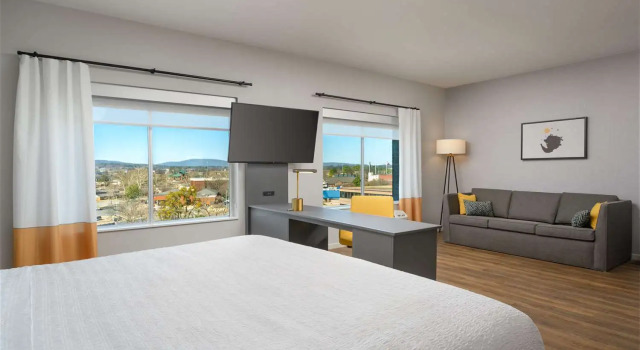 Двухместный люкс Hampton Inn & Suites by Hilton Huntsville Downtown