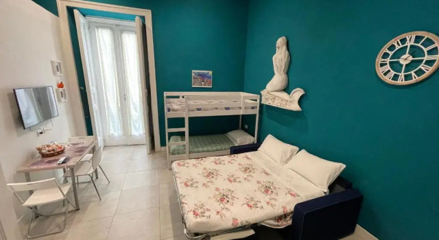 B&B A Casarella, Забронировать Отель «постель и завтрак» Неаполь - Центральный вокзал Неаполь, рядом с Церковь Пио Монте делла Мизерикордия